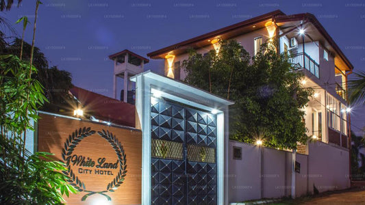 White Land City Hotel, Dambulla