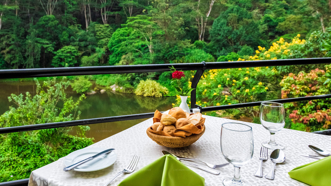 Hunas Falls by Amaya,Kandy