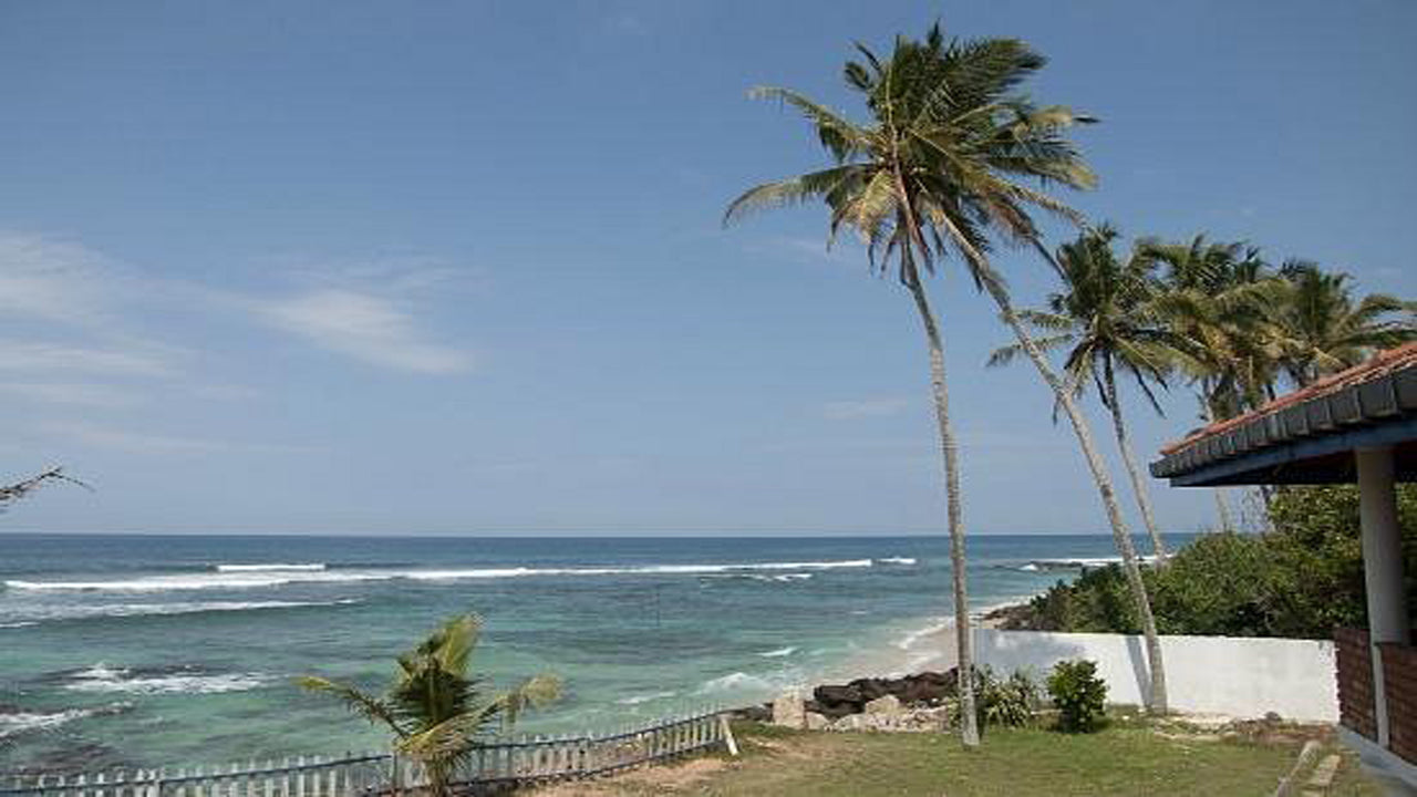 Lace Rock Beach Cabanas, Ahangama