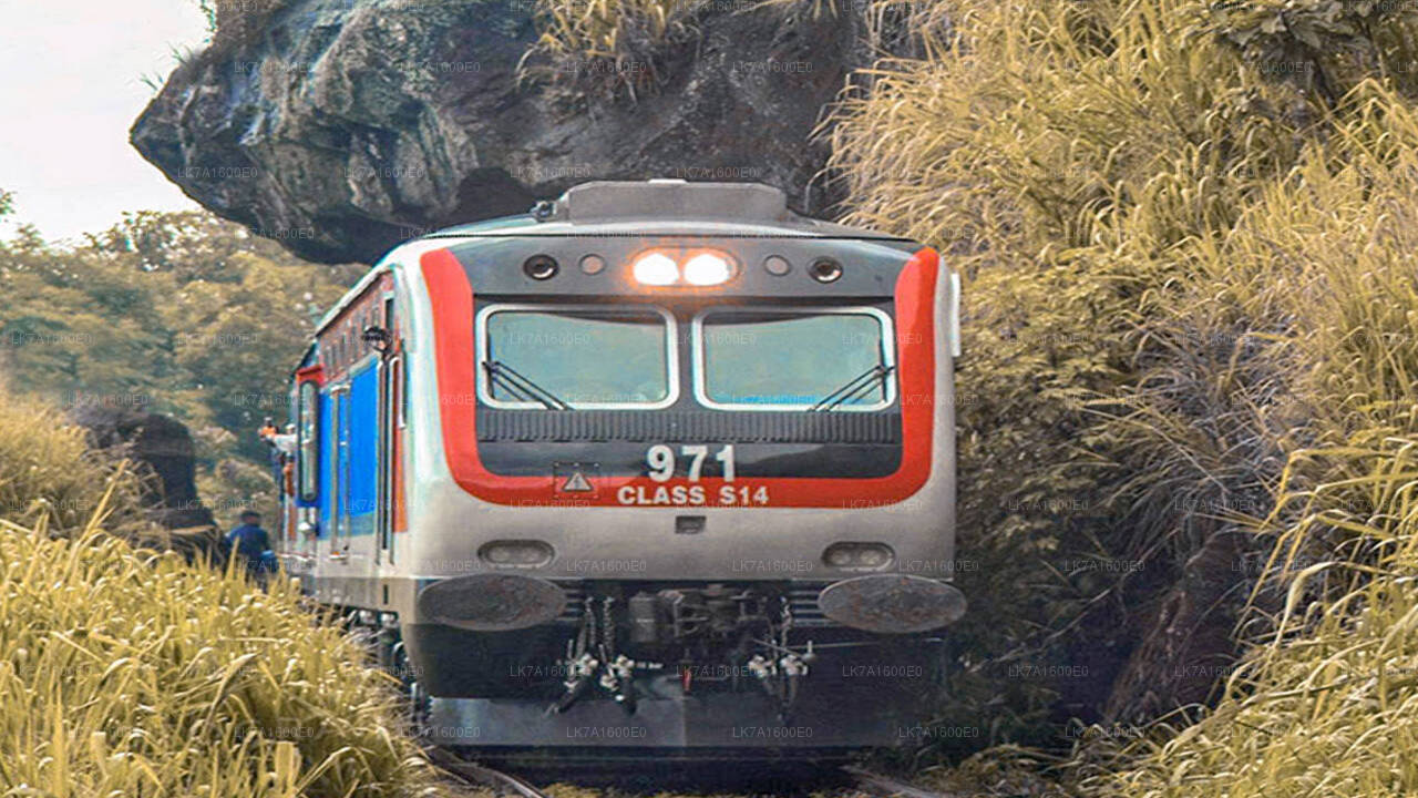 Colombo to Badulla train ride on (Train No: 1001 "Denuwara Menike")